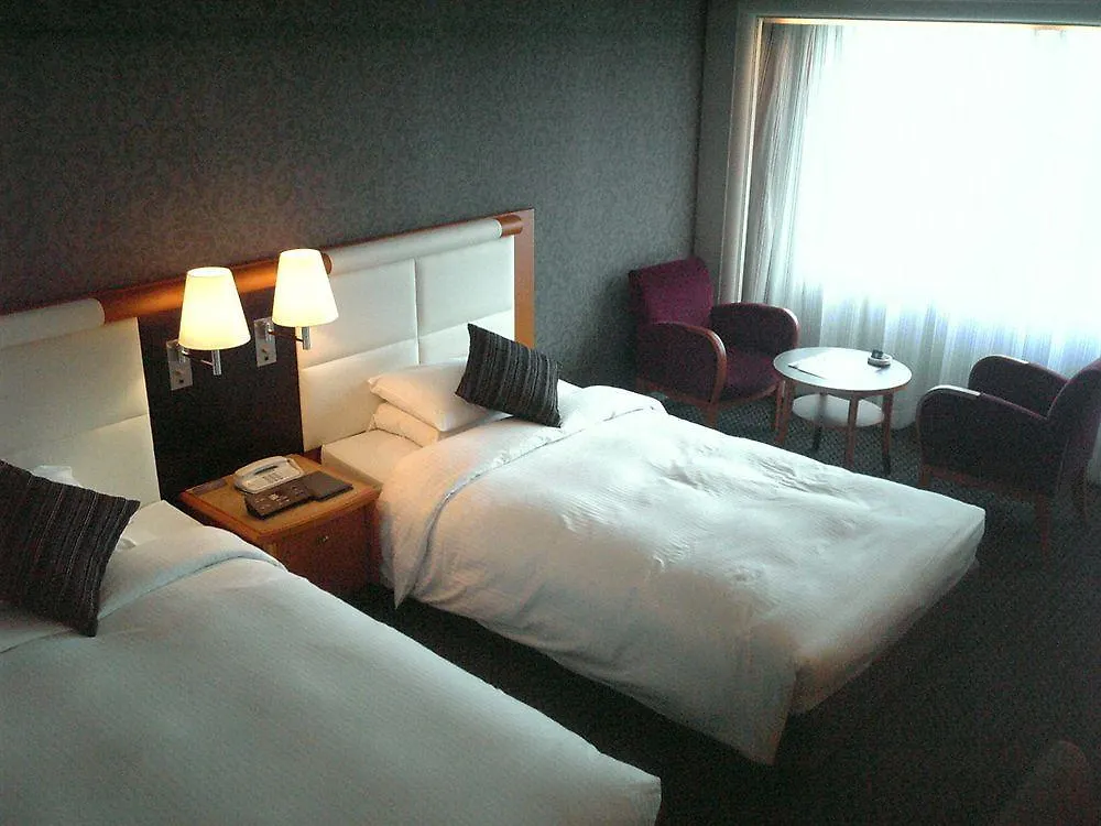 Hotel Ana Holiday Inn Tokyo Bay By Ihg